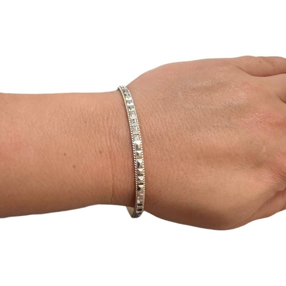 Women's Bracelet Dimond Cut Gold & Silver Tone Bangle Bracelet Costume Jewelry
